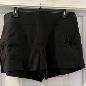NWT Athleta Trekkie North Short. Black. Women’s plus size 20.